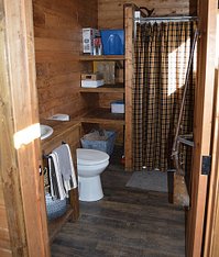Cabin & Bunk house – McKenzie Outfitters