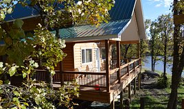 Cabin & Bunk house – McKenzie Outfitters
